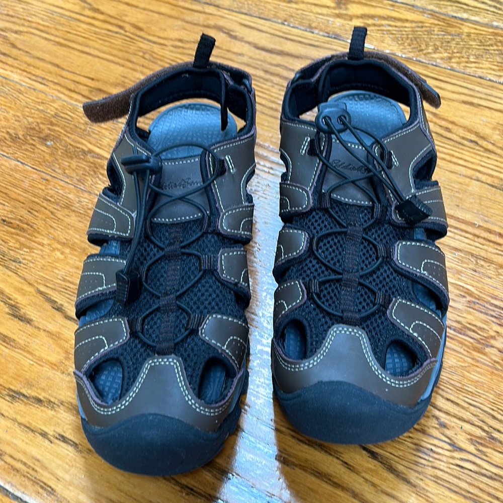 Eddie Bauer “Stewart” style men’s sandals.  Size 13.  Excellent condition.